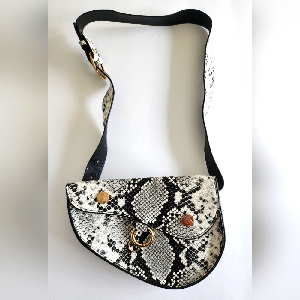 ❤️ Very different waist bag ❤️